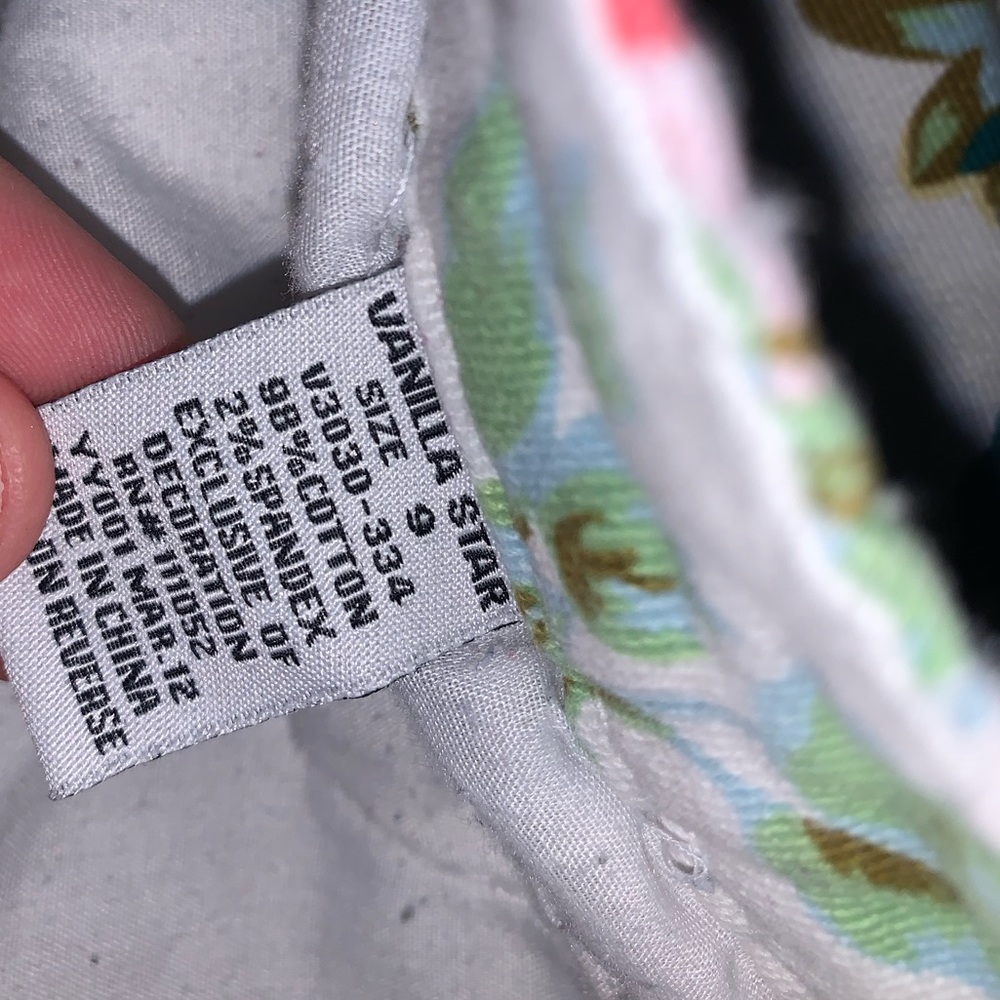 Vanilla Star Juniors White floral jean shorts sz 9 - Picture 8 of 8